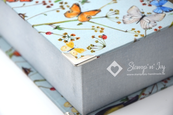 Schachtel mit Klappdeckel ca. 26x9x5cm | Vögel, Schmetterlinge | hellblau | Art. Nr. 97040502